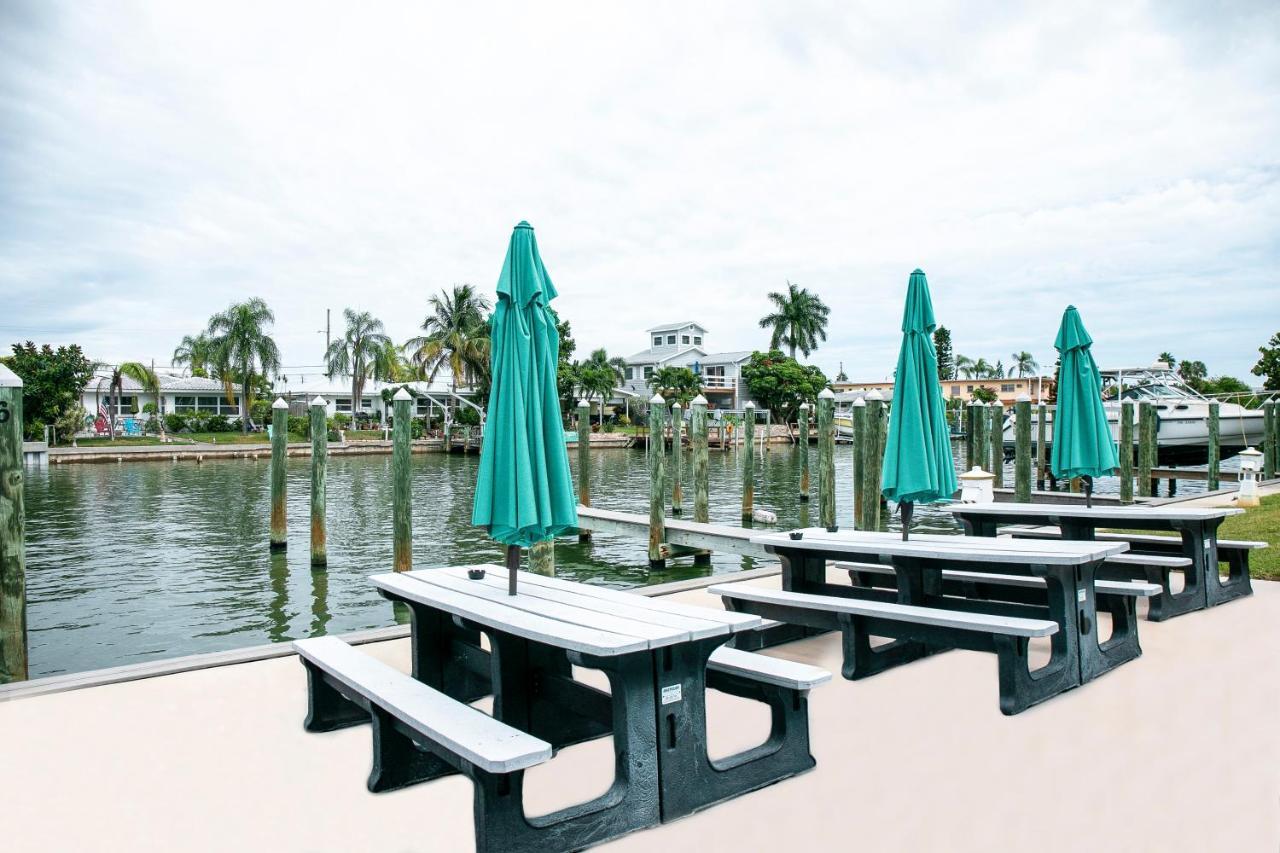 Bayside Inn And Marina トレジャー・アイランド エクステリア 写真